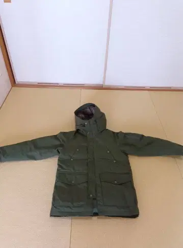 BACK NUMBER 카키색 다운 자켓