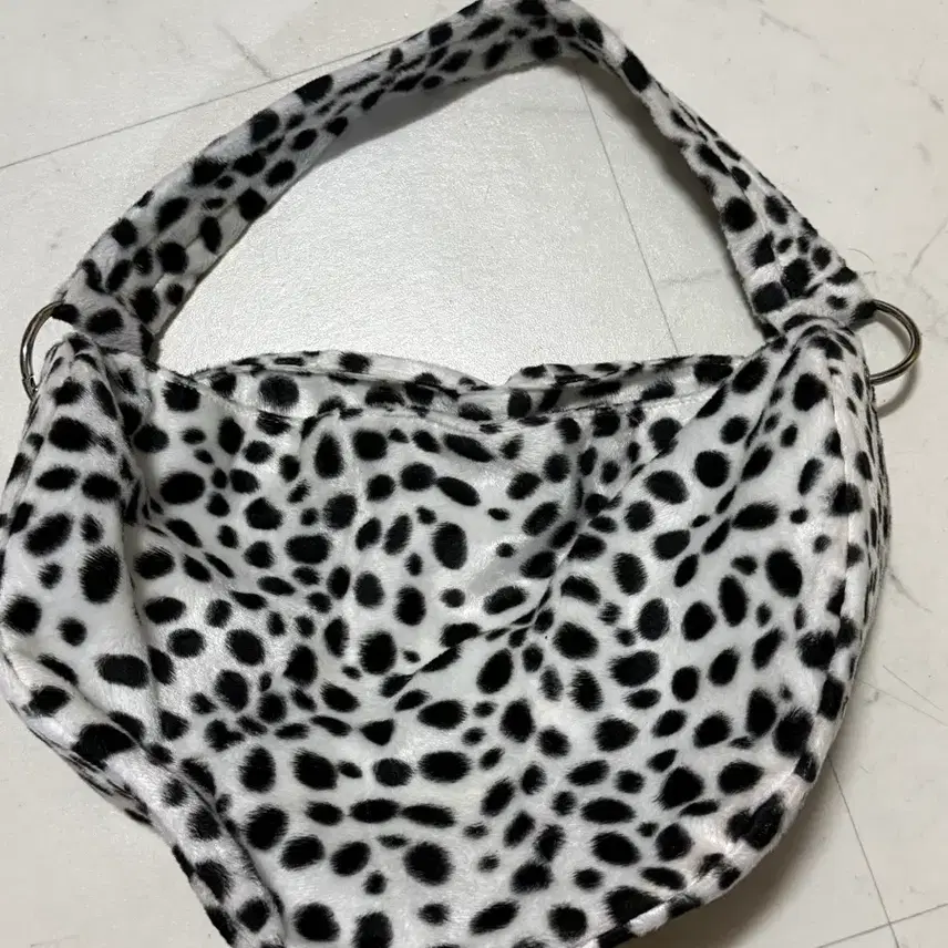 illigo ショルダーバッグ