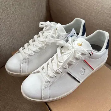 새상품 le coq sportif 르꼬끄 스니커즈 23cm