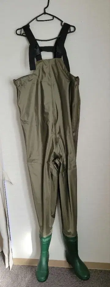 올리브색 서스펜더 포함 가슴장화 25.0cm