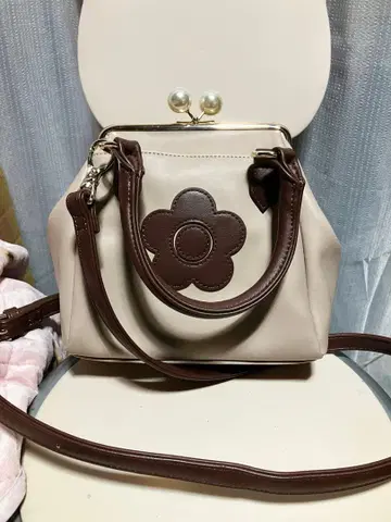 MARY QUANT 마리콴트 가마구치 숄더백