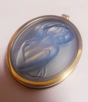 LALIQUE 라리크 카메오 디자인 펜던트 탑