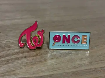 TWICE 로고 핀 배지 팬클럽 특전