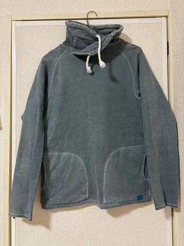 굿온 롤넥 맨투맨 L