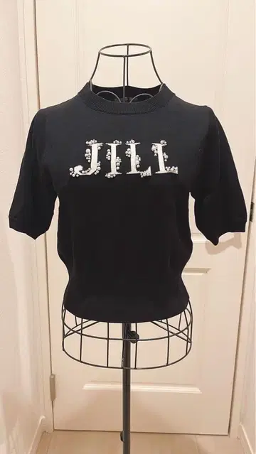 JILL byJILLSTUART 로고 비쥬 니트 상의