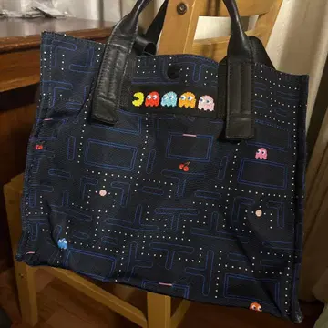 이아파피요네 ear x PAC-MAN 발수 미디엄 토트백 콜라보