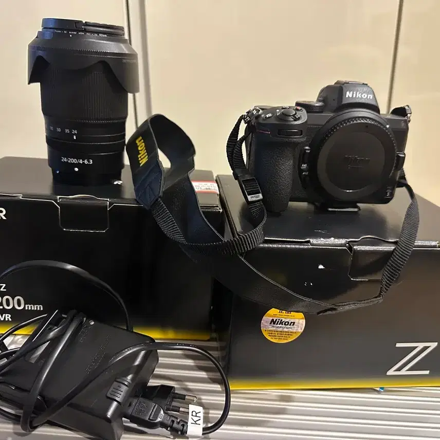 니콘 Z5 + 24-200mm 렌즈 킷