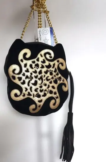 츠모리치사토, TSUMORI CHISATO