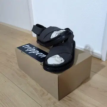 trippen 크로스 스트랩 샌들 그레이