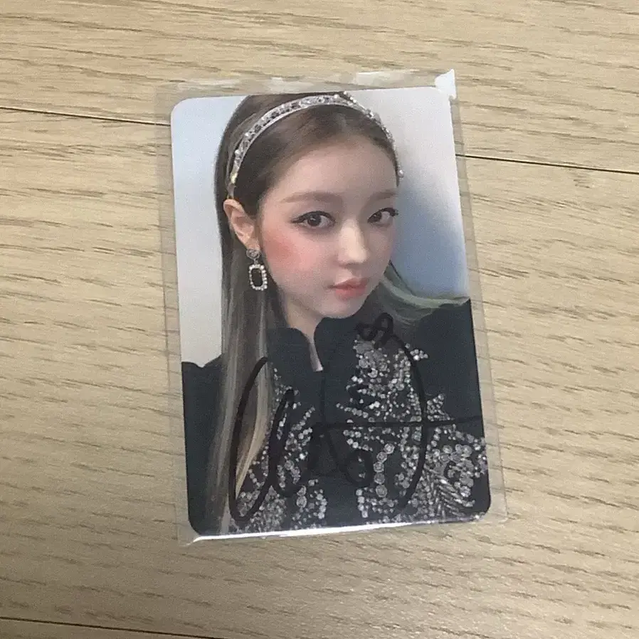 Shop 오마이걸유아싸인 on Bunjang Global Site - No more Korean account!