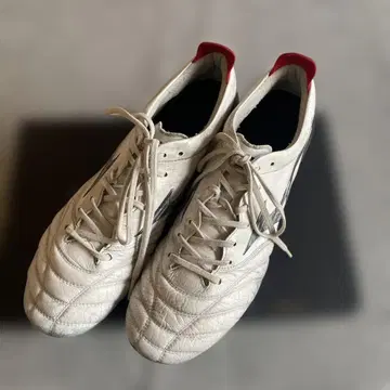 모렐리아 네오 4 축구 스파이크 27.5