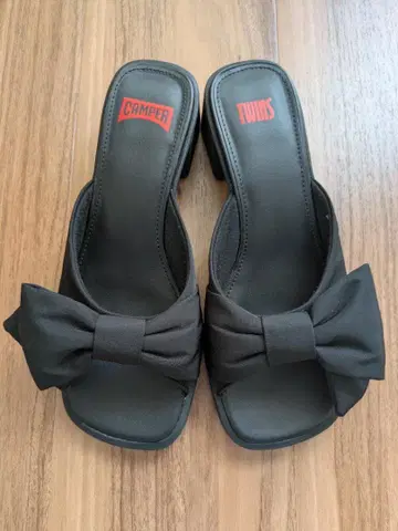 CAMPER 트윈스 블랙 샌들
