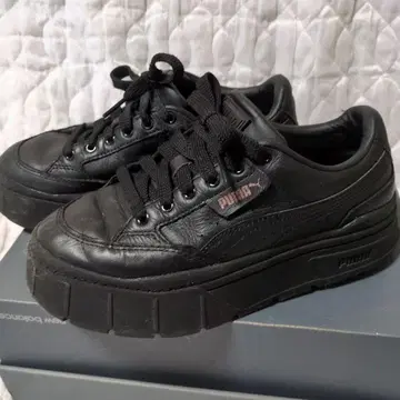 PUMA 블랙 플랫폼 스니커즈