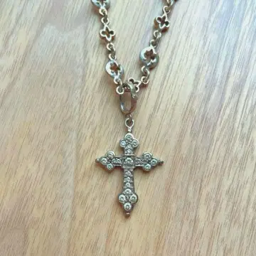 로리 로드킨 크로스 목걸이