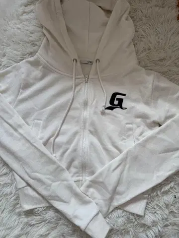 GYDA 크롭 후드티