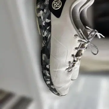 골프화 화이트/카모플라쥬