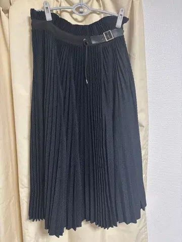 Sacai 네이비 플리츠 랩 스커트