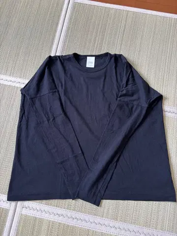 Veritecoeur 블랙 긴팔 T셔츠