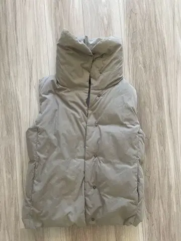 MAITRESSE 베이지 다운 베스트