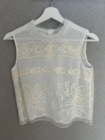 질스튜어트 JILLSTUART 자수 디자인 슬리브리스 블라우스 S