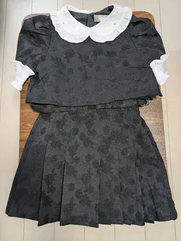 pium 반팔 플리츠 스커트 셋업