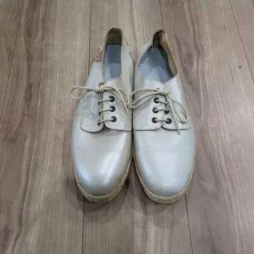 아이보리 가죽 로퍼 에스파드리유 스타일