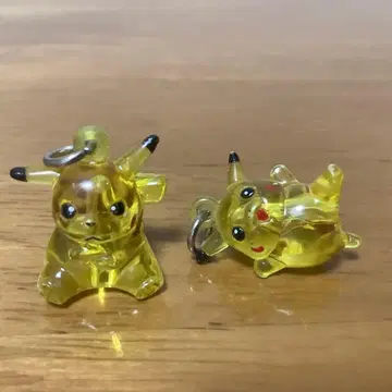 포켓몬 피카츄 레트로 투명 키링 피규어 2개 세트