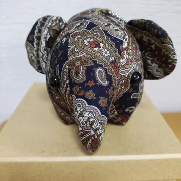 돔돔햄버거 도무조군 후쿠짱 페이즐리 무늬