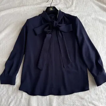 Theory 띠어리 네이비 보타이 블라우스 네이비