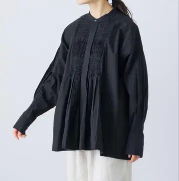 새상품급 카구레 코튼 스모킹 블라우스 2024 Winter