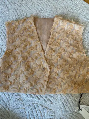 새상품 스튜디오 클립 프린지 장식 베이지 슬리브리스 베스트