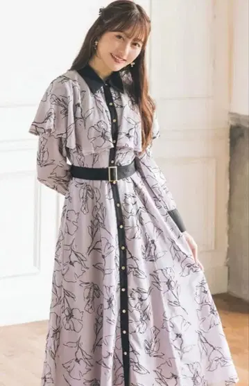 벨트 포함 플로키 라인 플라워 케이프 셔츠 원피스