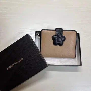 MARY QUANT 플라워 모티브 패스 케이스