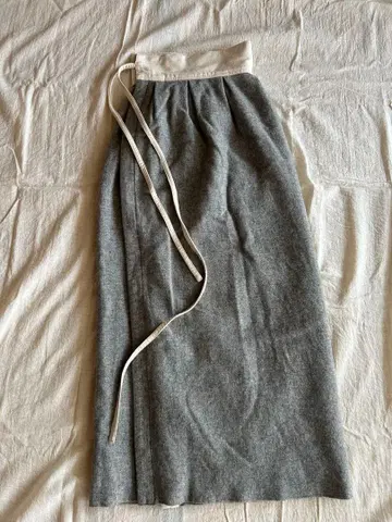 에미오와스 울 스커트