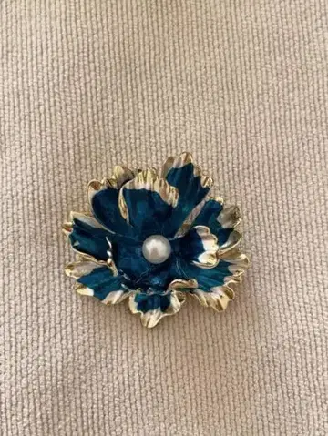 파랑과 금색 꽃 모티브 브로치
