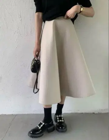 BIRTHDAY BASH 새틴 본딩 스커트