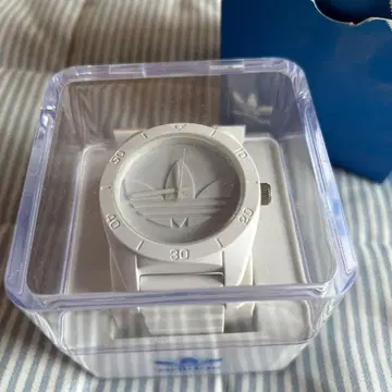 미사용 새상품 adidas 산티아고 화이트 시계