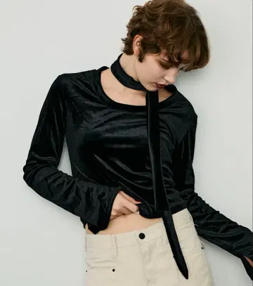 uyu. 초커 달린 벨로아 상의