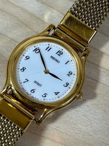 여성용 세이코 스피릿 쿼츠 가동 중