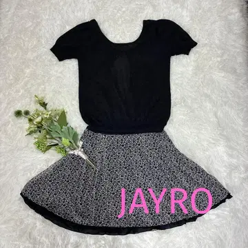 자이로 블랙 x 미니 꽃무늬 반팔 썸머 니트 스커트 셋업 사이즈 M