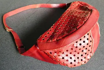 펀칭 가죽 바디백 kmrii ifsixwasnine