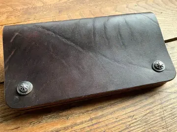 트래커 지갑 미들 실버 콩초