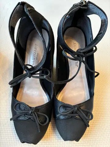 질스튜어트 힐 펌프스