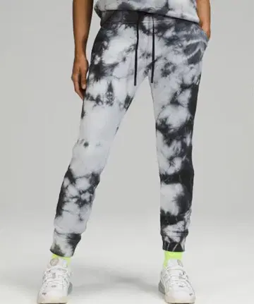 Lululemon 스웨트 팬츠 사이즈 4
