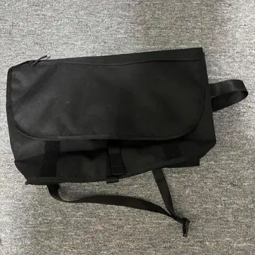 WILD THINGS 블랙 숄더백