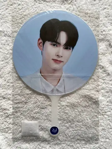 성한빈 부채 팬콘