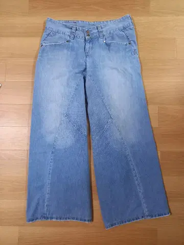 리바이스 레드 입체 재단 상세 불명