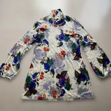 하이넥 T셔츠 PINORE 미사용 새상품