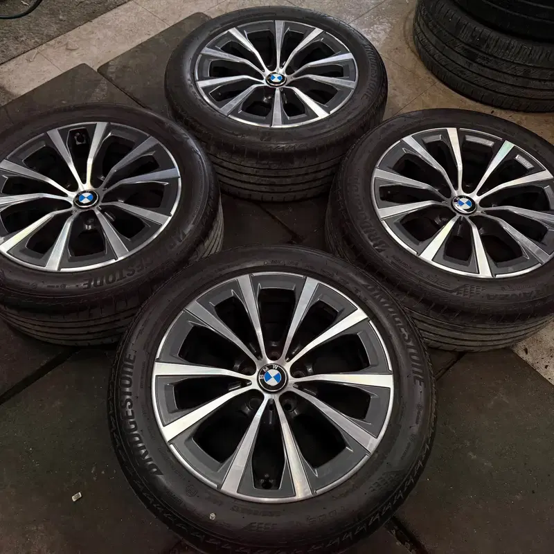 17인치 BMW 3시리즈 G20 건메탈폴리쉬 순정휠타이어 1대분