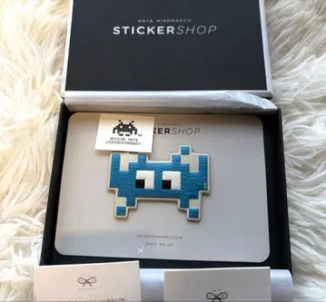 Anya Hindmarch Robot in Sea Blue 스티커